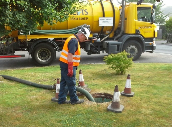 Quy trình làm việc của đội ngũ nhân viên công ty rút hầm cầu TPHCM Hòa Phát